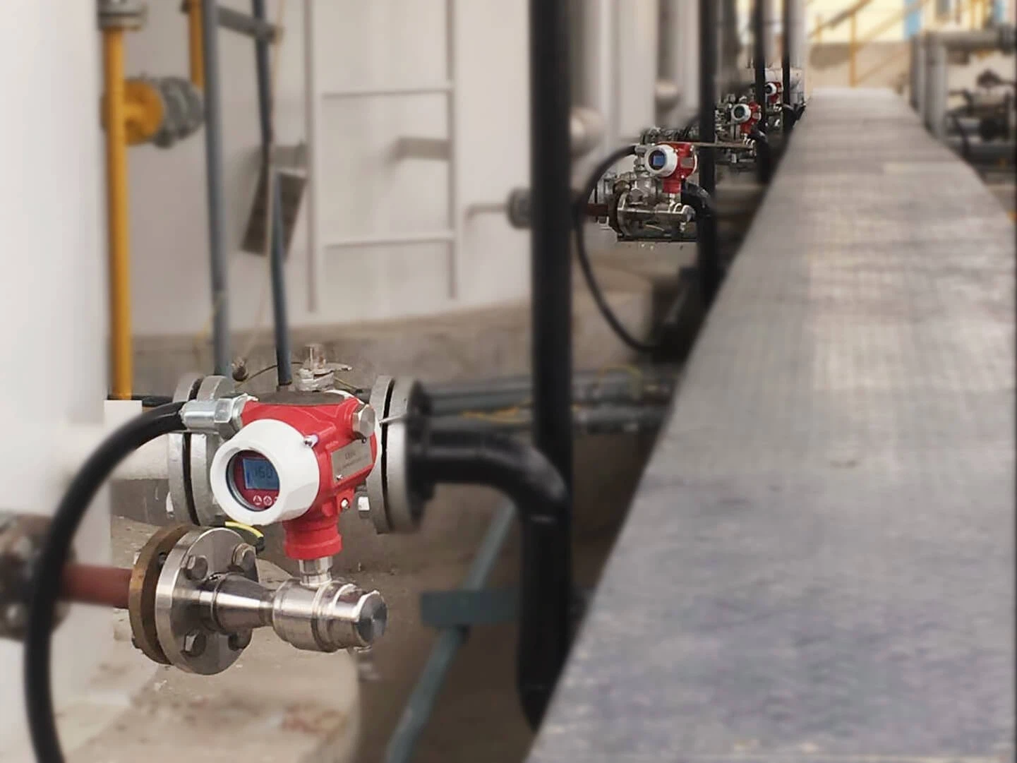 Trasmettitore di pressione per serbatoi di stoccaggio di prodotti chimici